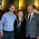 Die Clara Schumann-Musikschule war vertreten mit dem kommissarischen Leiter Philipp Weinhausen und Juliane Ebener, hier im Bild mit Manfred Hill