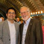 Rajiv Strauß mit dem Musikvereinsvorsitzenden Stefan Schwartze