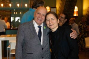 Manfred Hill dankt Susanne Diesner für ihre immer wieder wunderbare Arbeit