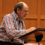 Sir Roger Norrington bei der Chor-Probenarbeit mit dem Musikverein im Hentrich-Saal der Tonhalle Düsseldorf (Foto: Georg Lauer/MV)
