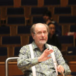 Sir Roger Norrington bei der Probenarbeit mit den Symphonikern und dem Musikverein im Mendelssohn-Saal der Tonhalle Düsseldorf (Foto: Georg Lauer/MV)