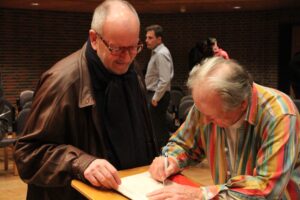 Karl-Heinz Luchs im Gespräch mit Sir Neville Marriner bei der Chorprobe in der Tonhalle Düsseldorf