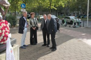 12.9.2025: Eine kleine Schar bei der kleinen Feierstunde zum 185. Hochzeitstag der Schumanns