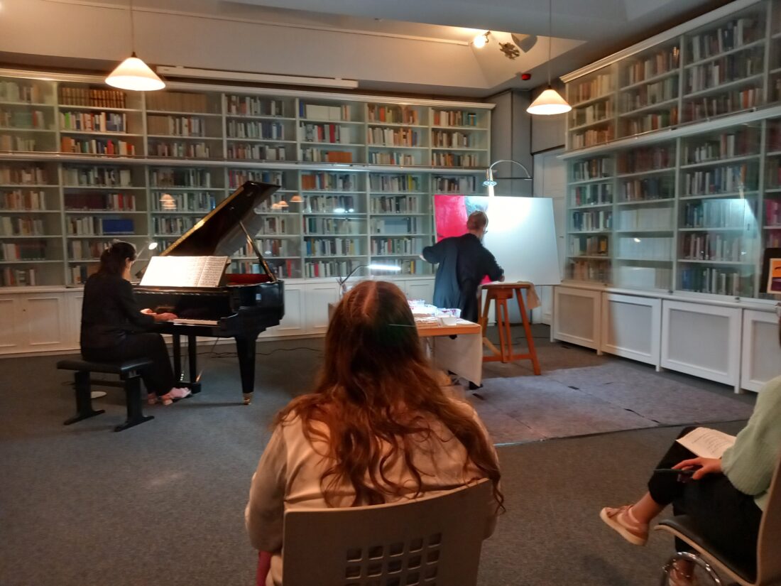 14.10.2025: Heike Angela Moser und Anja von Wins bei der Artperformance im HHI