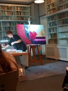 14.10.2025: Anja von Wins bei der Arbeit während des Klavierspiels