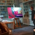 14.10.2025: Anja von Wins bei der Arbeit während des Klavierspiels