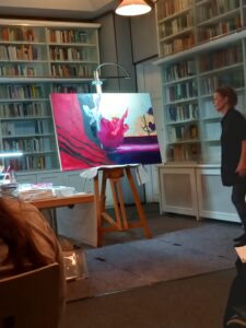 14.10.2025: Anja von Wins bei der Arbeit während des Klavierspiels