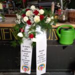 4.11.2025 - Schleifentexte am Mendelssohn Denkmal mit dem Aufruf unsere jüdischen Mitbürgerinnen und Mitbürger vor allem jetzt zu schützen und sich vor sie zu stellen um eine Verfemung zu verhindern.