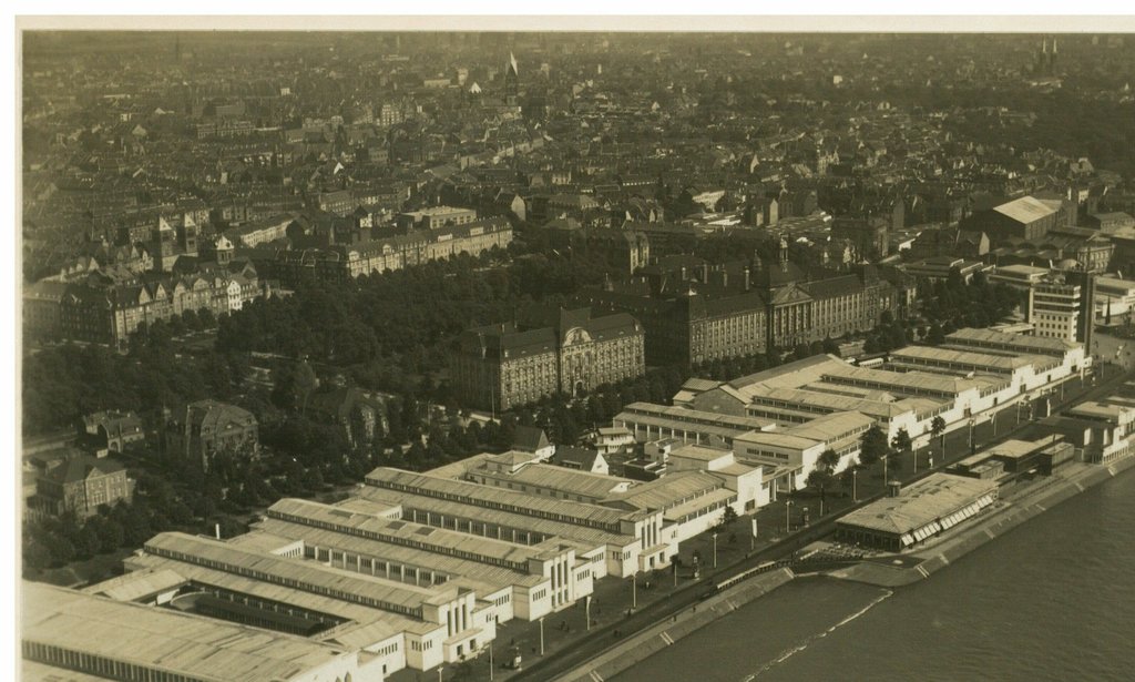 Teilansicht auf das Geländer der GESOLEI 1926. Größte Ausstellung der Weimarer Zeit mit 7,5 Millionen Besucherinnen und Besuchern.