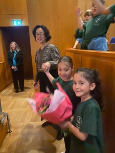 22.5.2026 - SingPause-Konzert - Marieddy Rossetto mit Blumenkindern