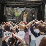 14.6.2026 Art:walk auf der Straße der Romantik und Revolution, der Bilker Straße. Auf die Kinder der SingPause konnte man sich wie immer verlassen. Toller Gesang und absoluter Einsatz mit viel Freude und Spaß sowohl bei den Kindern als auch bei allen Gästen.