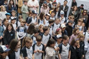 14.6.2026 Art:walk auf der Straße der Romantik und Revolution, der Bilker Straße. Auf die Kinder der SingPause konnte man sich wie immer verlassen. Toller Gesang und absoluter Einsatz mit viel Freude und Spaß sowohl bei den Kindern als auch bei allen Gästen.