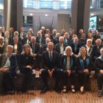 20 Jahre SingPause Düsseldorf - Abschlusskonzert am 26.6.2026 mit Vorführung-Konzert-Empfang: Gesamtbild des durch alle Schwierigkeiten souverän gehenden Foyer-Teams der Tonhalle Düsseldorf. Ihr seit einfach nur SPITZE! Danke an Euch alle, auch für das so berührende Geschenk für mich. - Euer Manfred Hill