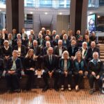 20 Jahre SingPause Düsseldorf - Abschlusskonzert am 26.6.2026 mit Vorführung-Konzert-Empfang: Gesamtbild des durch alle Schwierigkeiten souverän gehenden Foyer-Teams der Tonhalle Düsseldorf. Ihr seit einfach nur SPITZE! Danke an Euch alle, auch für das so berührende Geschenk für mich. - Euer Manfred Hill
