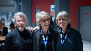 19.9. Musikfest der Bundeswehr 2026: Viel Probenzeit, aber auch ein Spaß für alle Sängerinnen und Sänger auf der Bühne und hinter der Bühne vor allem bei der abschließenden After-Show-Party mit allen Mitwirkenden. Gerlinde Breidenbach, Andrea Kugler-Sterzel, Christa Terhedebrügge-Eiling aus dem Alt (c) Bilder Musikverein