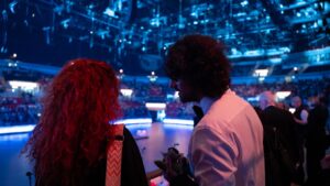 19.9. Musikfest der Bundeswehr 2026: Viel Probenzeit, aber auch ein Spaß für alle Sängerinnen und Sänger auf der Bühne und hinter der Bühne vor allem bei der abschließenden After-Show-Party mit allen Mitwirkenden. Hier ein Blick aus der Sicht des Chores (c) Bilder Musikverein