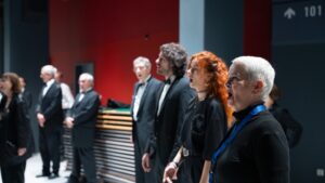19.9. Musikfest der Bundeswehr 2026: Viel Probenzeit, aber auch ein Spaß für alle Sängerinnen und Sänger auf der Bühne und hinter der Bühne vor allem bei der abschließenden After-Show-Party mit allen Mitwirkenden. Einsingen mit Chorleiter Koon Tung Grant Sung (c) Bilder Musikverein