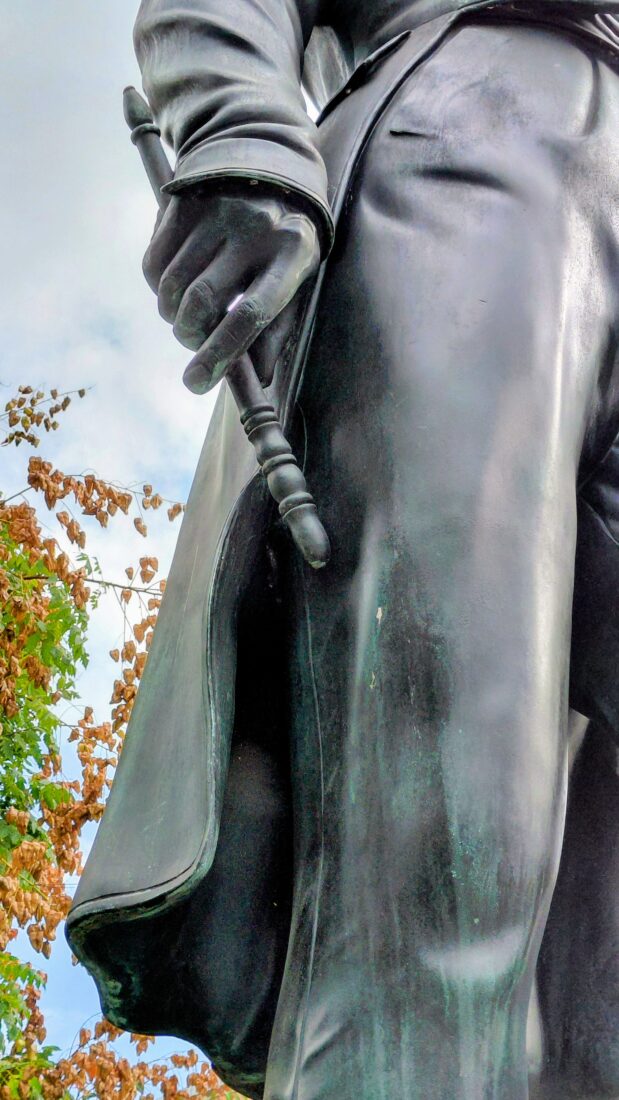 29.8.2026: Haus der Geschichte - Sammlertag. Hier die originale Hand von Felix Mendelssohn Bartholdy vom Düsseldorfer Mendelssohn-Denkmal. Als Sammlerstück übergaben wir dem Haus der Geschichte diese Hand in originaler Größe als Gipsmodell, welches die Grundform für die Gießform des Bronzegusses ist.