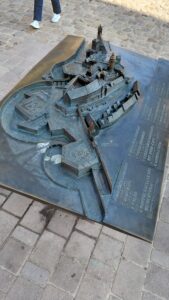 15.10.-20.10.2026: "Inaktivenreise" nach Nürnberg und Umgebung. Hier das Bronce-Modell der Kaiserburg Nürnberg mit seiner beeindruckenden Gesamtanlage.,