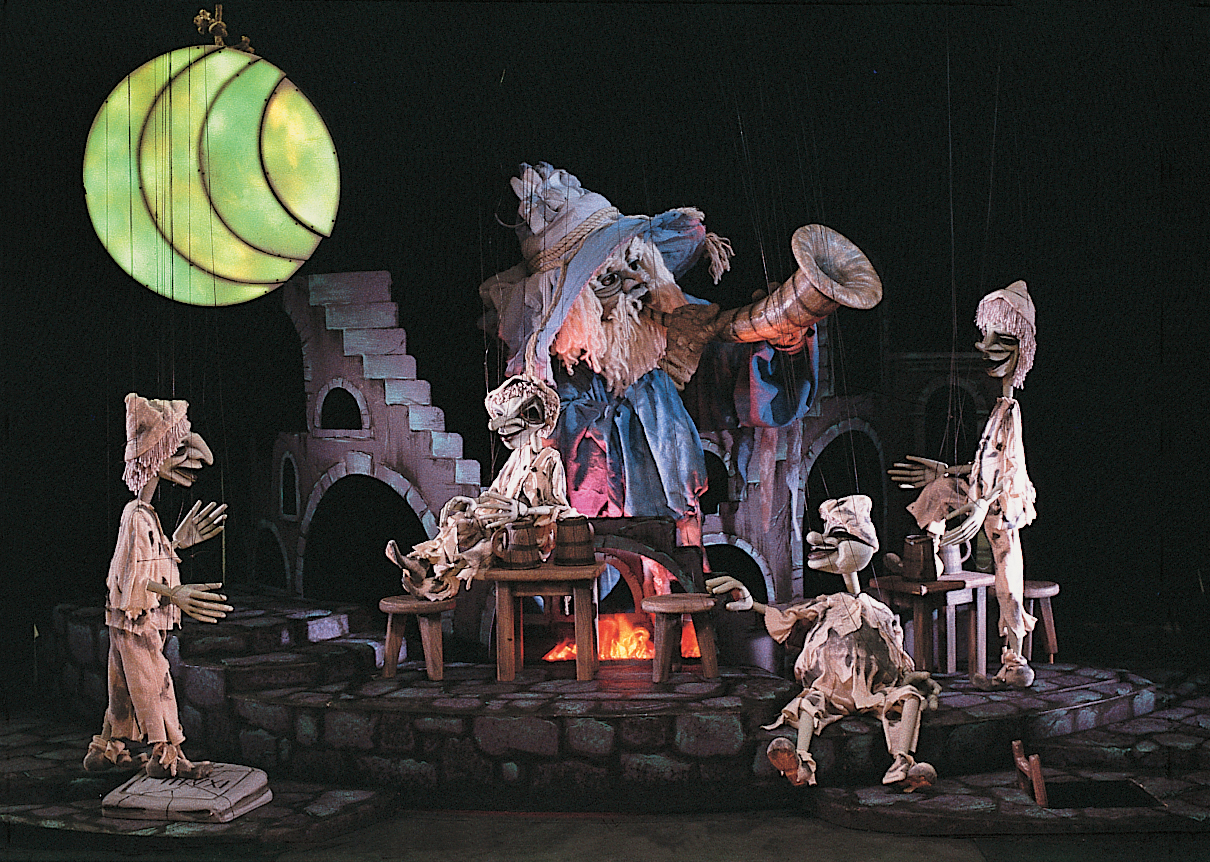 Der Mond - Petrus mit Horn (Bild: Düsseldorfer-Marionetten-Theater)