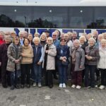 15.10.-20.10.2026: Letztes Bild zur Reise als Gruppenbild zur sog. "Inaktivenreise" nach Nürnberg und Umgebung, die seit vielen Jahren von Franzis Hill organisiert wird.. Hier die wirklich enorm flexible und fröhliche Truppe nach dem mal wieder tollen Restessen beim Rückreise-Picknick und mit den ebenfalls traditionellen "Heißen Würstchen" von Dirk auf dem Rasthof Limburg. Bild: (c) MV/Sabine Dahm